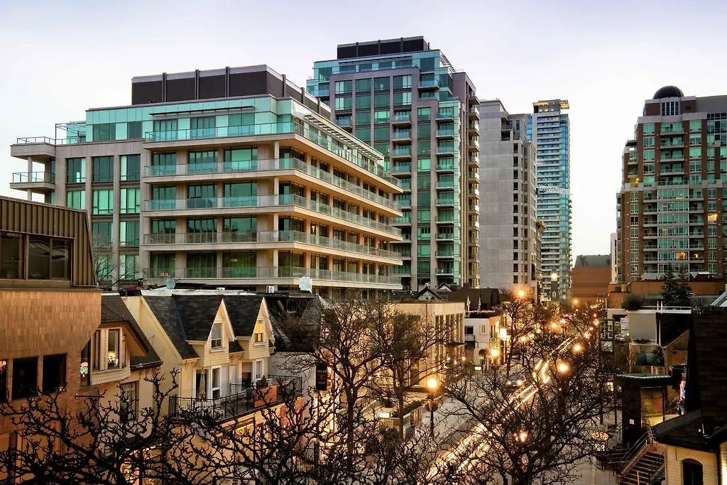Sky Suites Yorkville 토론토 아파트호텔