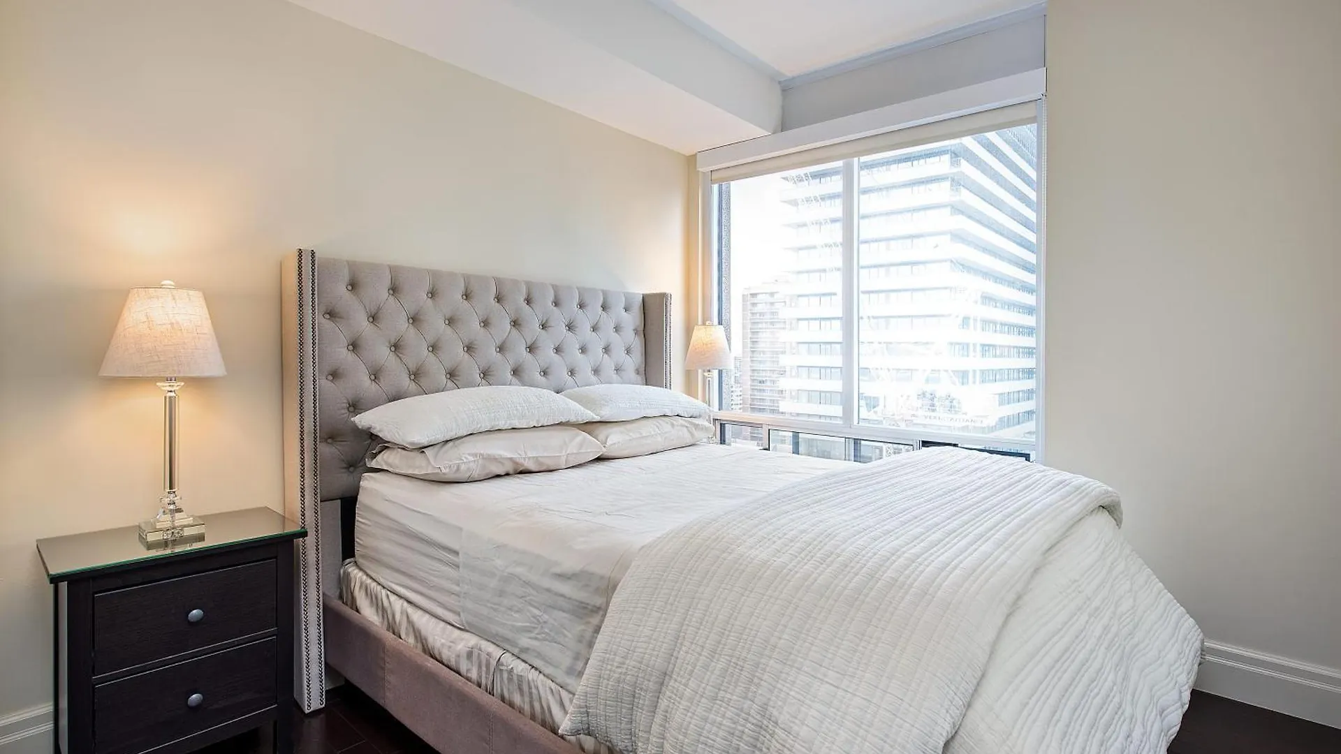 Sky Suites Yorkville Toronto 4*,  Canada