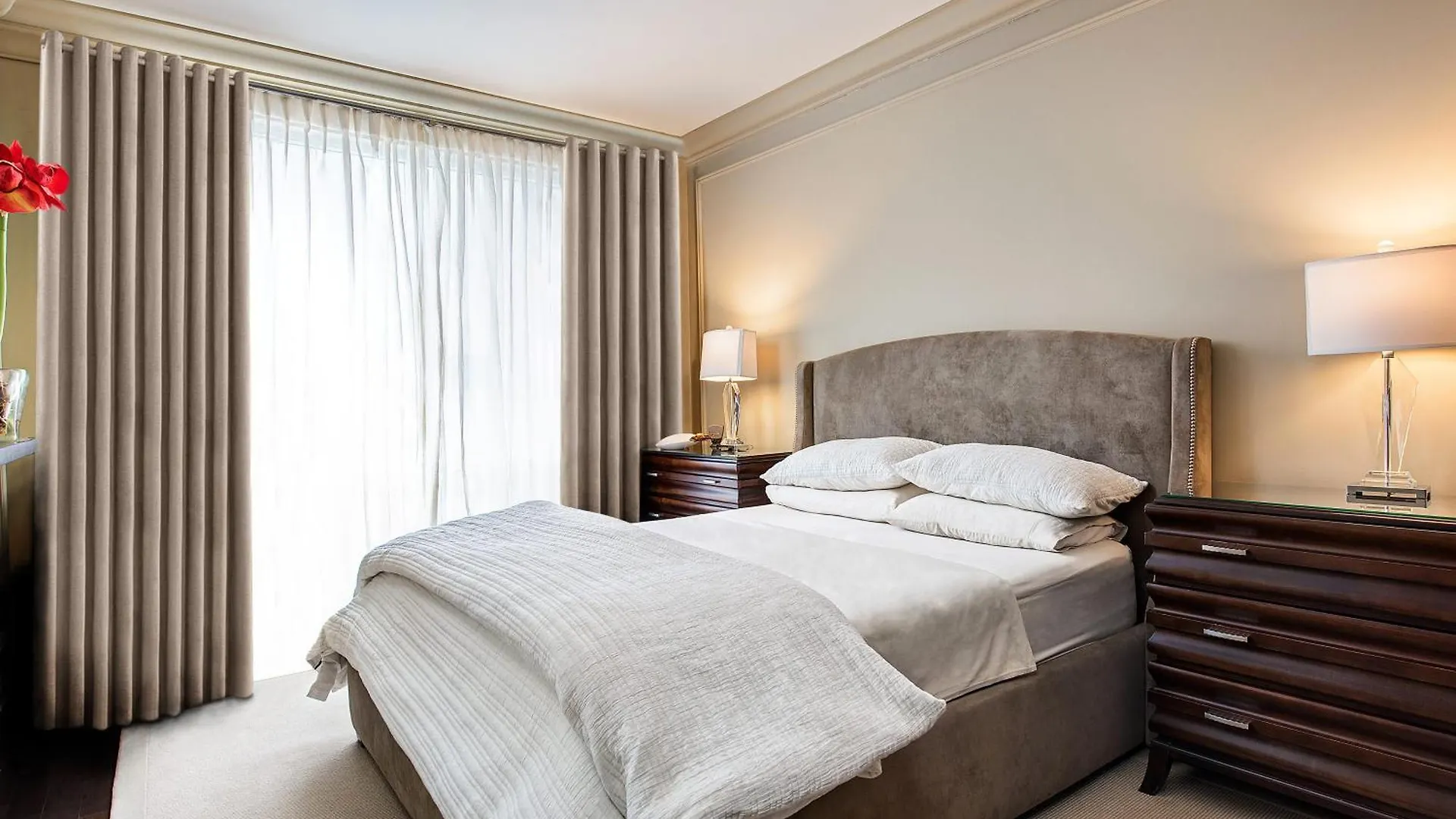 Sky Suites Yorkville Toronto Aparthotel