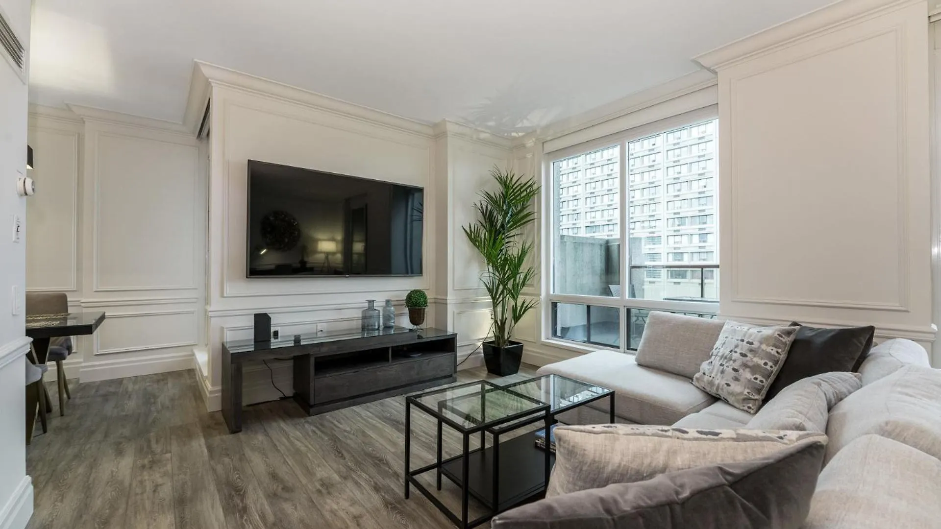 Sky Suites Yorkville Toronto 4*,  Canada