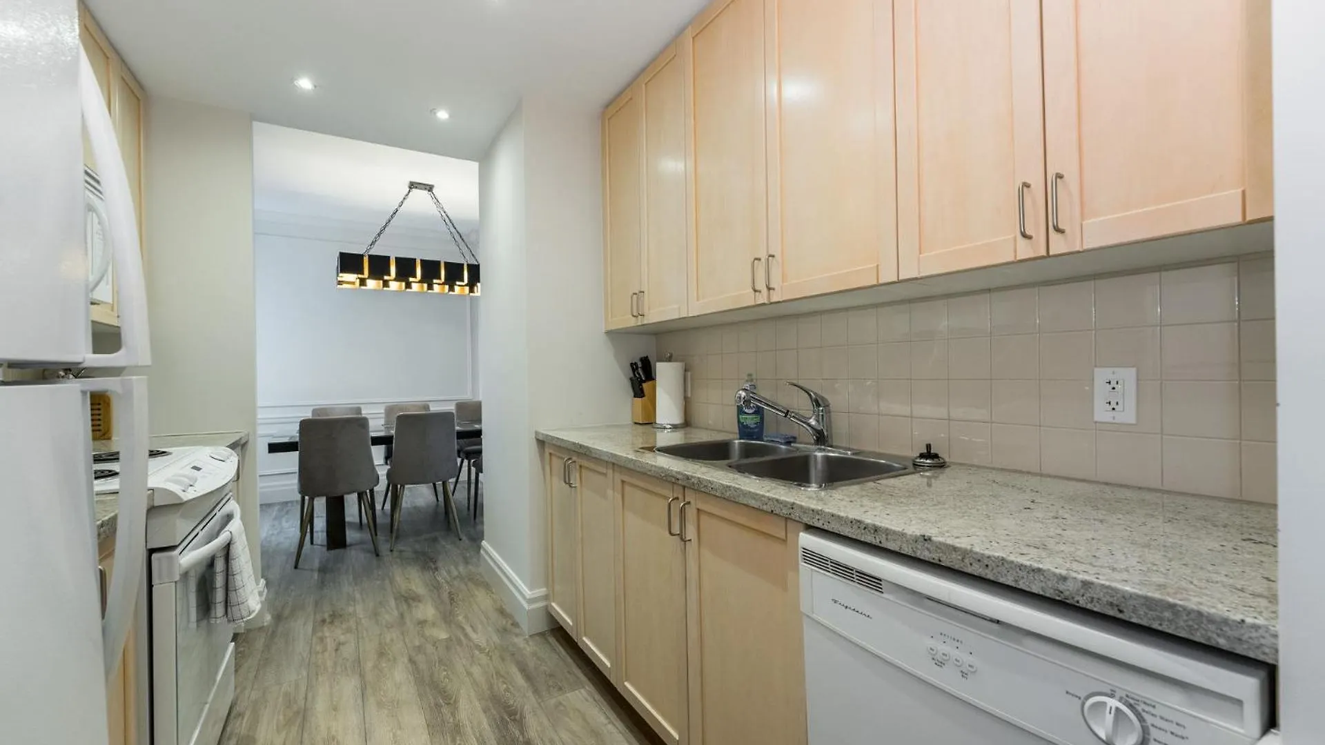 Sky Suites Yorkville Toronto Aparthotel