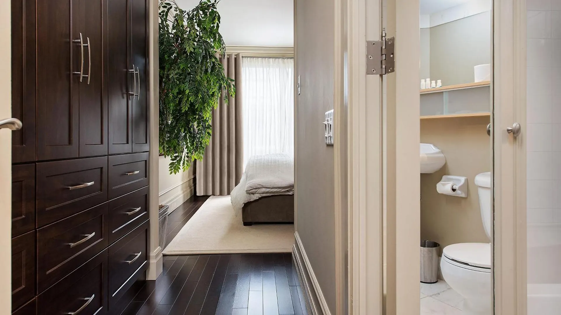 Sky Suites Yorkville Toronto 4*,  Canada
